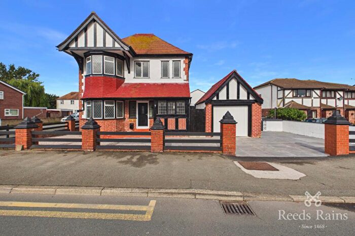 6 Bedroom Detached House For Sale In Foryd Road, Kinmel Bay, Rhyl, Conwy, LL18