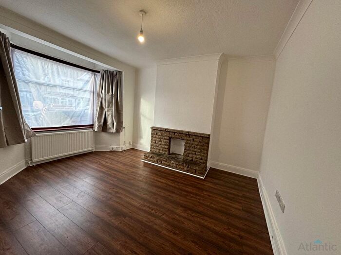 4 Bedroom End Of Terrace House To Rent In Belfairs Drive, Chadwell Heath, RM6