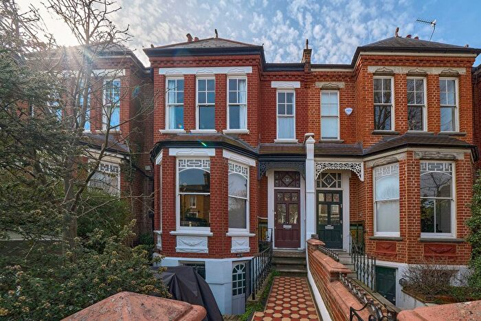 6 Bedroom Terraced House For Sale In Parkholme Road, London, E8