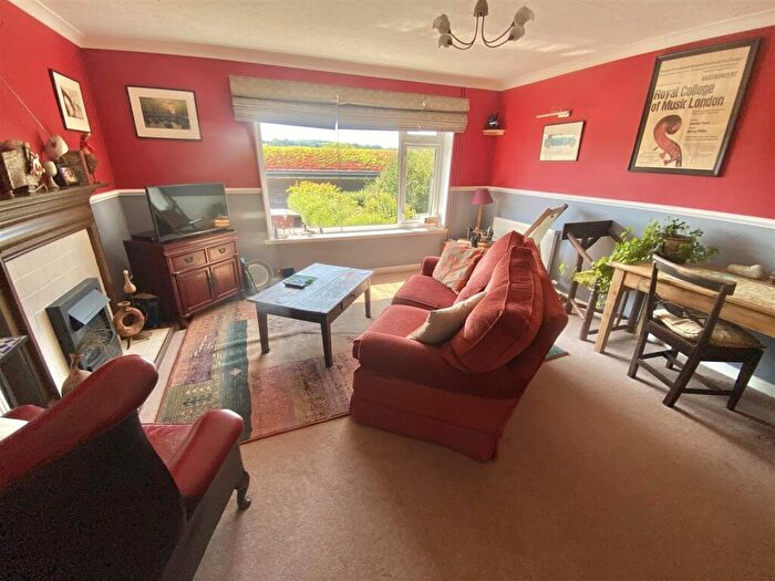 3 Bedroom Apartment For Sale In West Bay Road, Bridport, DT6