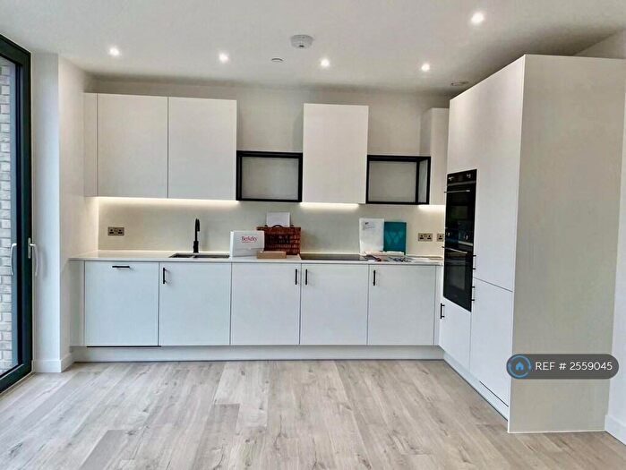 2 Bedroom Flat To Rent In Willowbrook House, London, N4