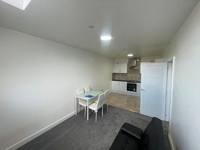 2 Bedroom Flat To Rent In Castle Boulevard, Nottingham, NG7