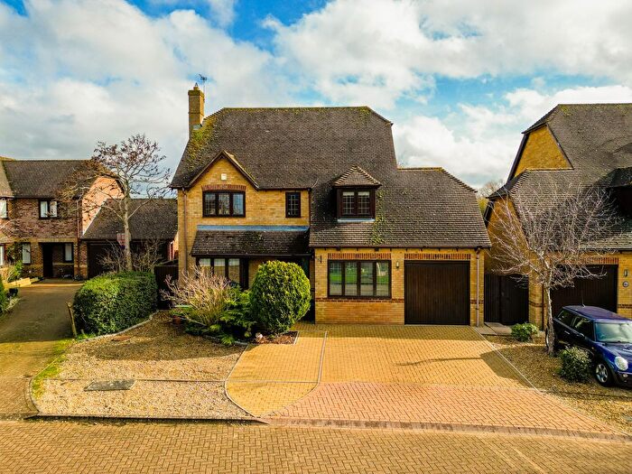 4 Bedroom Detached House For Sale In Mallard Close, Aylesbury, HP19