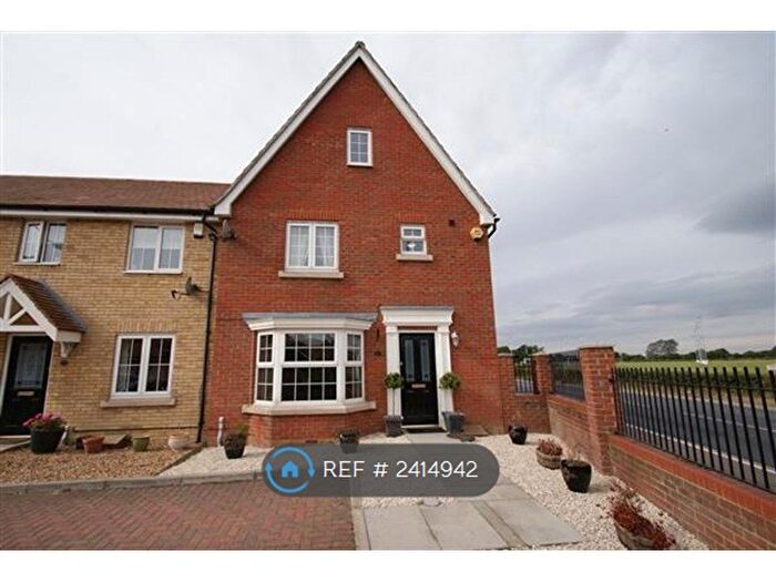 4 Bedroom Semi-Detached House To Rent In Valens Close, Colchester, CO4