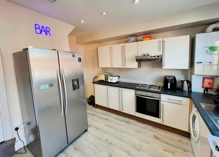 5 Bedroom Terraced House To Rent In Trelawn Terrace, Headingley, Leeds, LS6