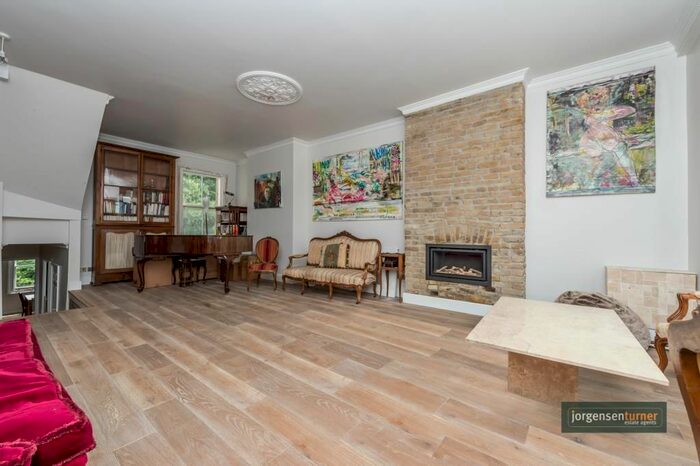 4 Bedroom Flat To Rent In Stanlake Road, Shepherds Bush, London, W12