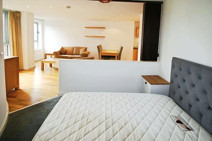 1 Bedroom Flat To Rent In Beringa, Gotts Road, Leeds, West Yorkshire, LS12