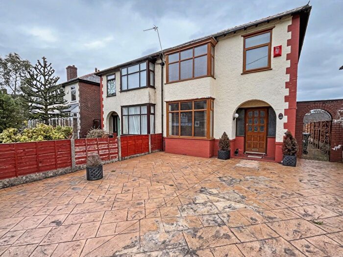3 Bedroom Semi Detached House For Sale In Manchester Road, Bury, BL9