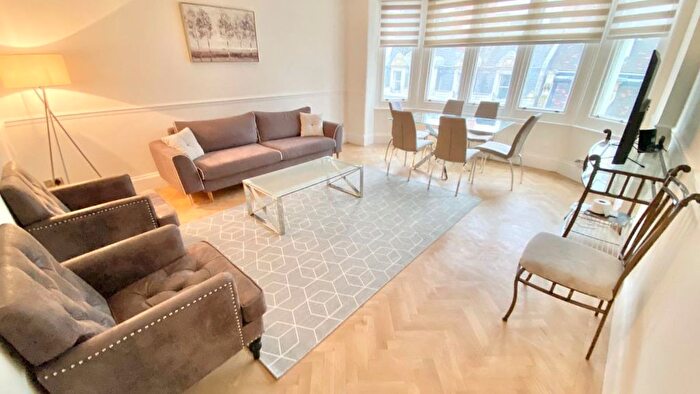 3 Bedroom Flat To Rent In Duke Street, Mayfair, W1K