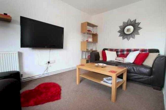 3 Bedroom Flat To Rent In Wemyss Court, Millitary Road, Canterbury, CT1