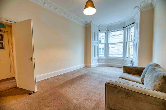 3 Bedroom Flat To Rent In Mertoun Place, Edinburgh, EH11