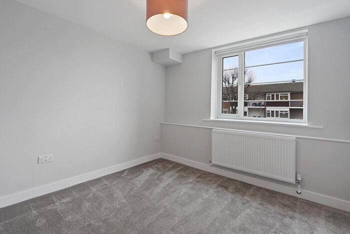 2 Bedroom Flat To Rent In Embassy Court (), Surbiton, KT6