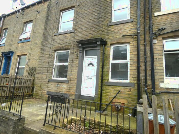 2 Bedroom Property To Rent In Mayfield Grove, Halifax, HX1