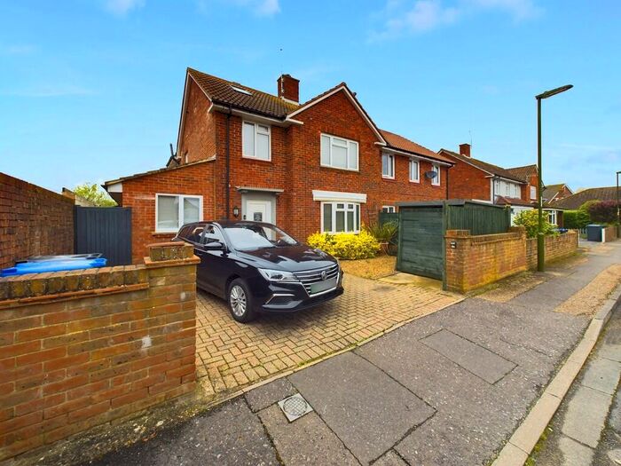 4 Bedroom Semi-Detached House To Rent In Tristram Close, Sompting, BN15