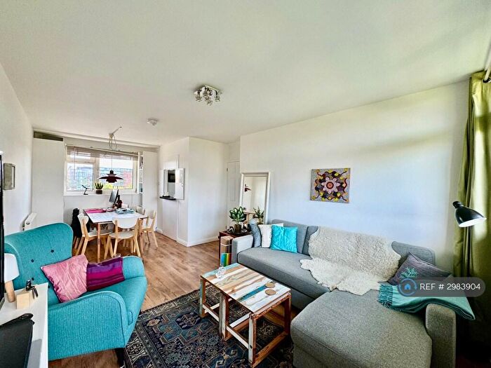 2 Bedroom Flat To Rent In Henty Close, London, SW11