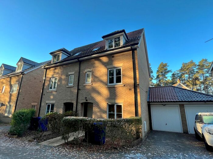 4 Bedroom Semi-Detached House To Rent In Heathland Way, Mildenhall, Bury St. Edmunds, IP28