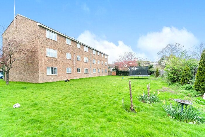 2 Bedroom Flat To Rent In Jengar Close, Sutton, SM1