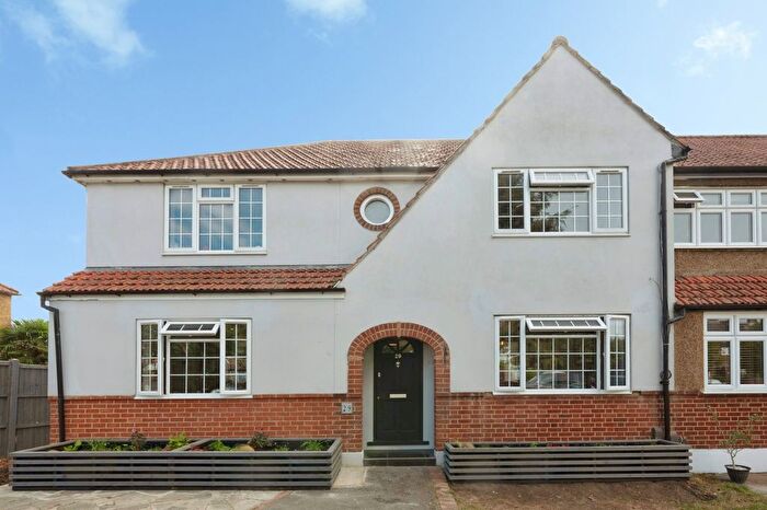 4 Bedroom End Of Terrace House For Sale In Mansfield Road, Chessington, KT9