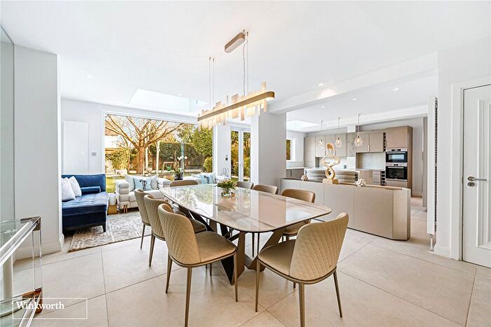 6 Bedroom Semi-Detached House To Rent In Hartington Road, London, W4