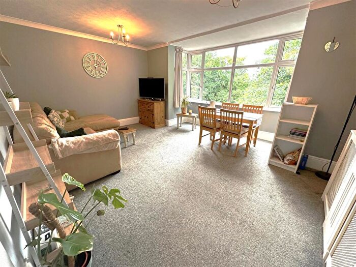 2 Bedroom Flat For Sale In Warren House, Aldershot, GU11