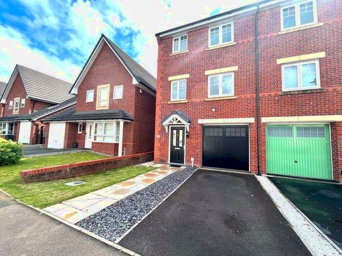 4 Bedroom Terraced House To Rent In Holden Drive, Manchester, M27