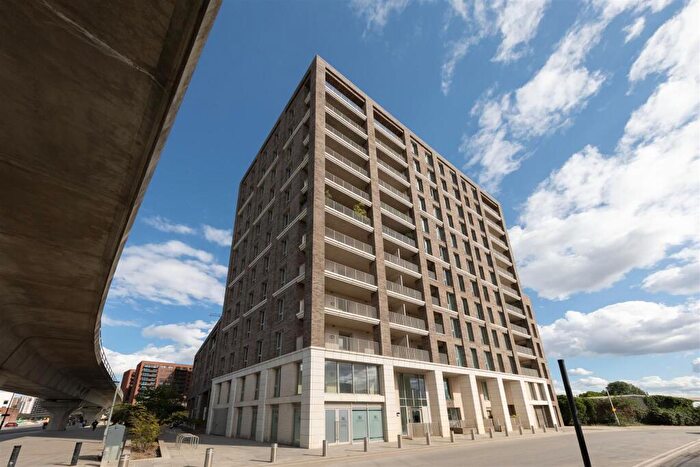 3 Bedroom Apartment To Rent In Knights Road, Royal Docks, E16
