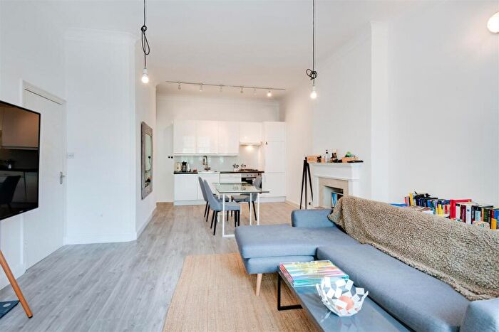 2 Bedroom Apartment To Rent In Frognal, Hampstead, NW3