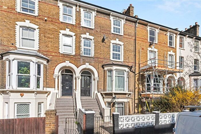 3 Bedroom Flat For Sale In Amhurst Road, London, N16