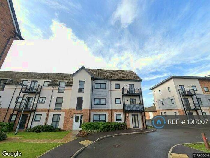 2 Bedroom Flat To Rent In Sovereign Place, Hatfield, AL9