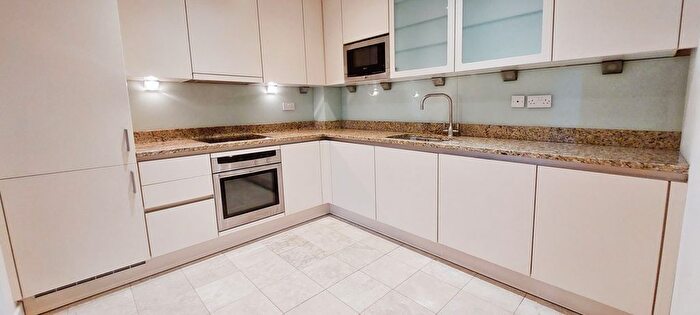 2 Bedroom Flat To Rent In Ten Acre Drive, Whitefield, Manchester, M45