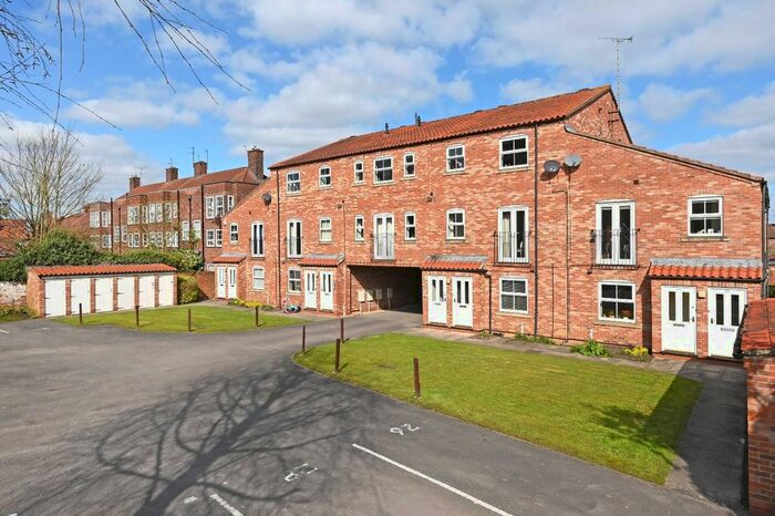 2 Bedroom Flat To Rent In Alne Terrace, Heslington Road, York, YO10