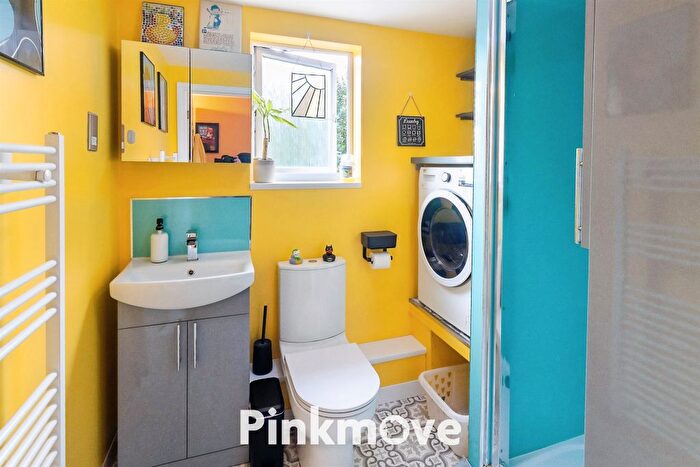 2 Bedroom Flat For Sale In Golden Mile View, Newport, NP20