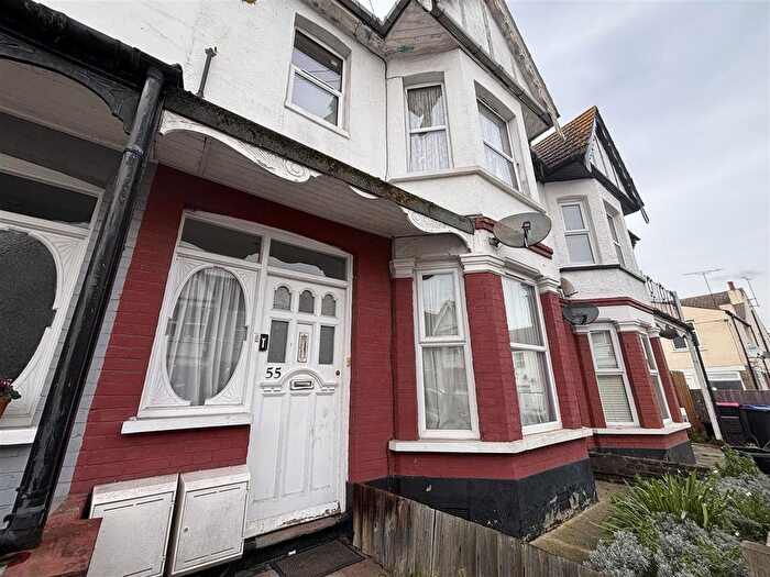 1 Bedroom Flat To Rent In Hainault Avenue, Westcliff-On-Sea, SS0