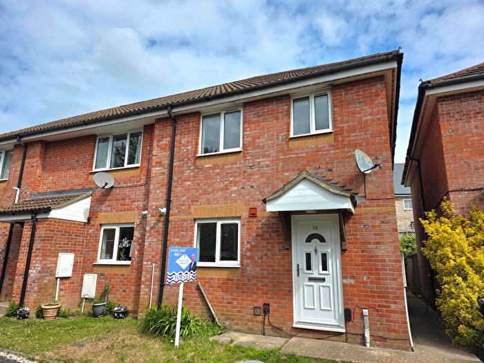 3 Bedroom Semi-Detached House For Sale In Charnwood Close, Newport, PO30