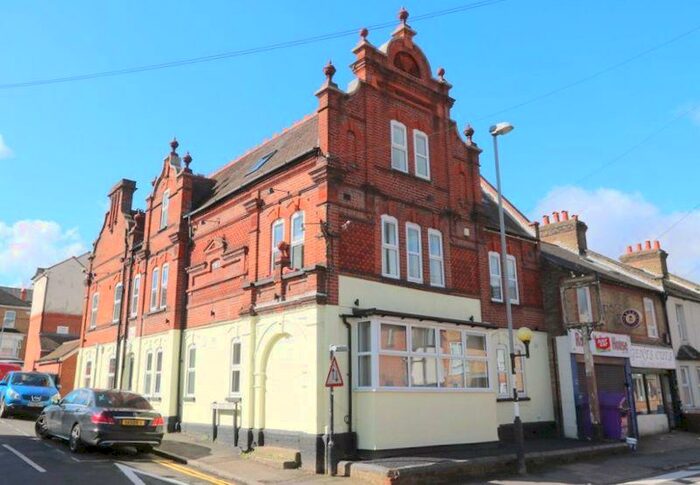 2 Bedroom Apartment To Rent In Upper Green Street, High Wycombe, HP11