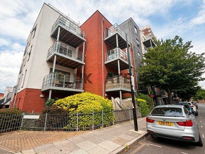 2 Bedroom Flat To Rent In Blackett Apartments, Rushton Walk, E3