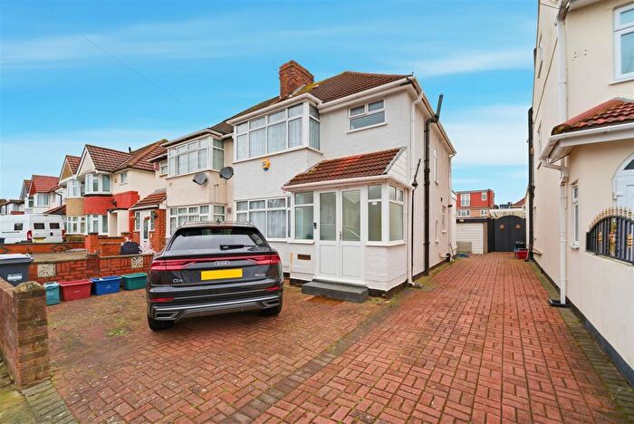 3 Bedroom Semi-Detached House For Sale In Munster Avenue, Hounslow, TW4