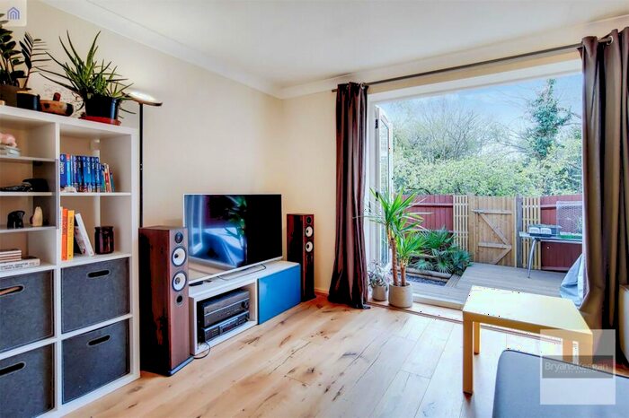 1 Bedroom Apartment To Rent In Croftongate Way, London, SE4