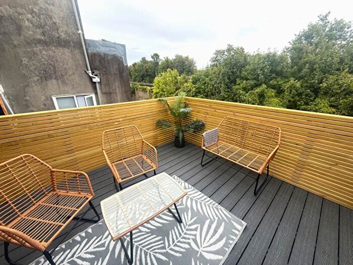 3 Bedroom Maisonette To Rent In Millers Road, Brighton, East Sussex, BN1