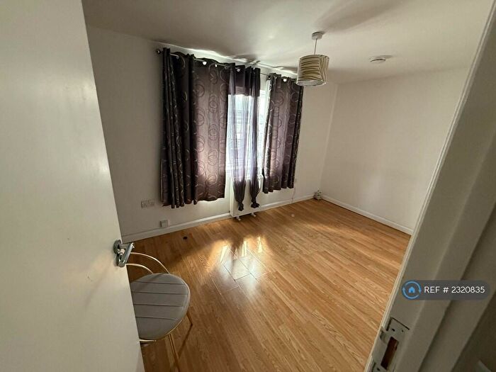 2 Bedroom Flat To Rent In Calder Road, Maidstone, ME14
