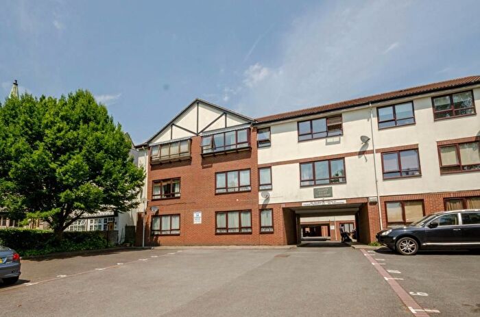 2 Bedroom Flat To Rent In Wood Street, Barnet, EN5