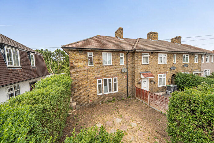 3 Bedroom End Of Terrace House For Sale In Grangemill Road, London, SE6