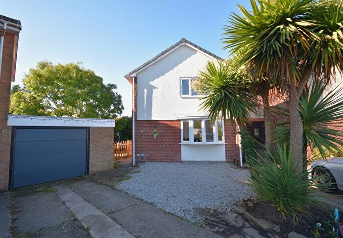 3 Bedroom Detached House For Sale In Stonebank Drive, Little Neston, CH64