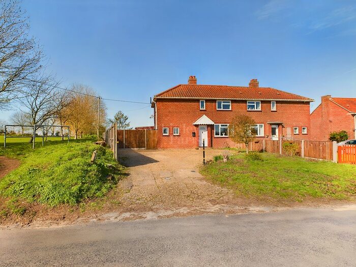 4 Bedroom Semi-Detached House For Sale In Grove Lane, Tasburgh, Norwich, NR15
