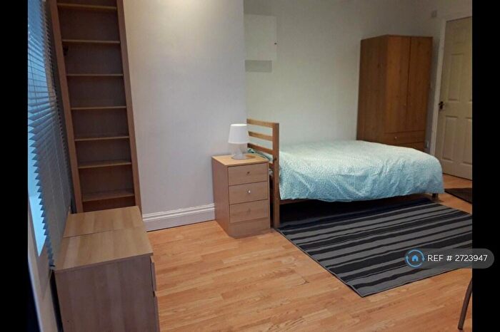Studio To Rent In Leslie Road, London, E11