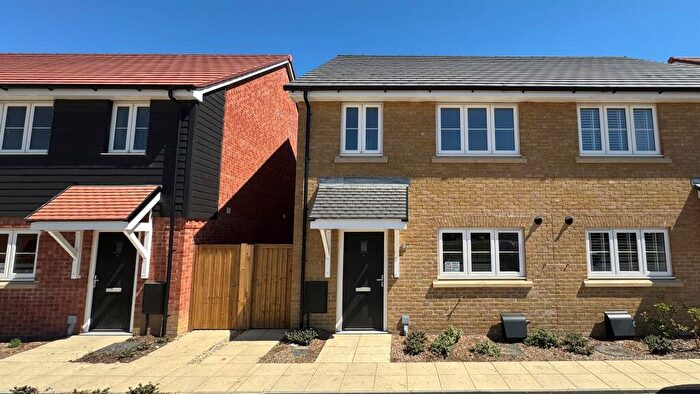 3 Bedroom Semi-Detached House For Sale In Buckenham Road, Attleborough, NR17