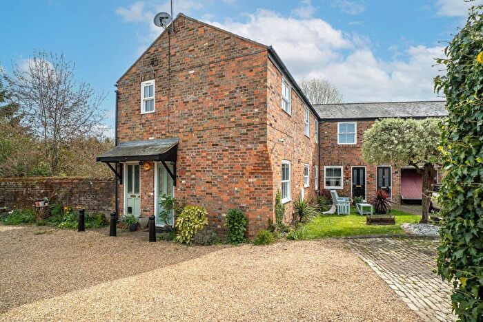 1 Bedroom Flat For Sale In High Street, Markyate, AL3