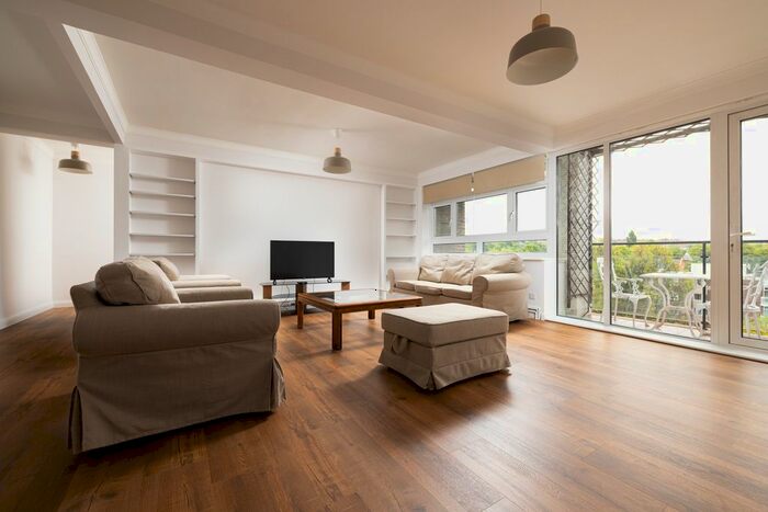 2 Bedroom Flat To Rent In Monckton Court, Strangeways Terrace, W14