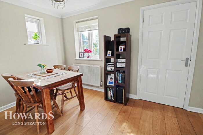 3 Bedroom Semi Detached House For Sale In Churchfields Road, Long Stratton, NR15
