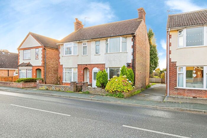 3 Bedroom Semi-Detached House For Sale In St. Johns Road, Colchester, CO4